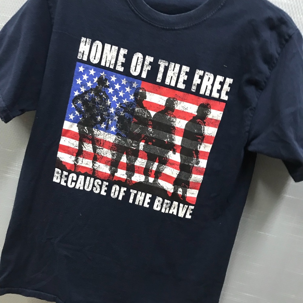 T-shirt   Medium.